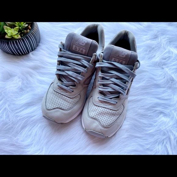 *SOLD* New Balance - Picture 3 of 8